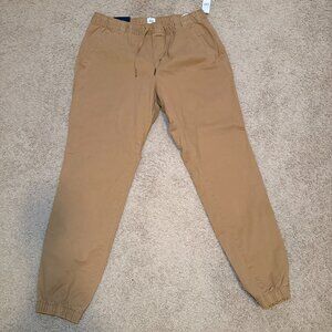 GAP Tan Jogger Pants – Men’s Medium (NEW WITH TAGS)